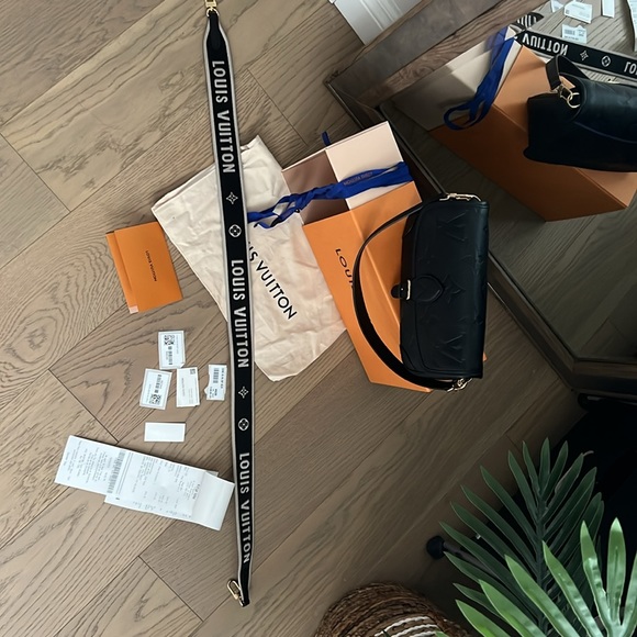 LV- Diane Monogram Empreinte - Black - Picture 2 of 8